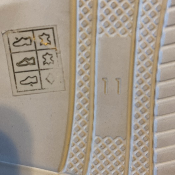 Robert Graham Slides - Picture 6 of 6